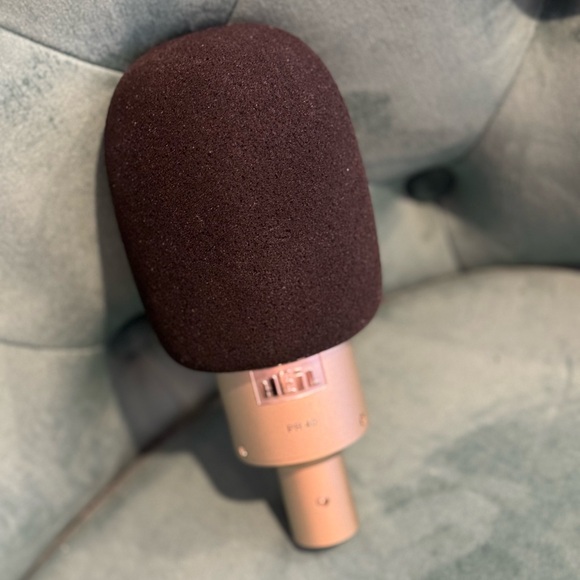 Heil Sound PR40 Large-Diaphragm Multipurpose Dynamic Microphone WITH boom arm. - Picture 2 of 6